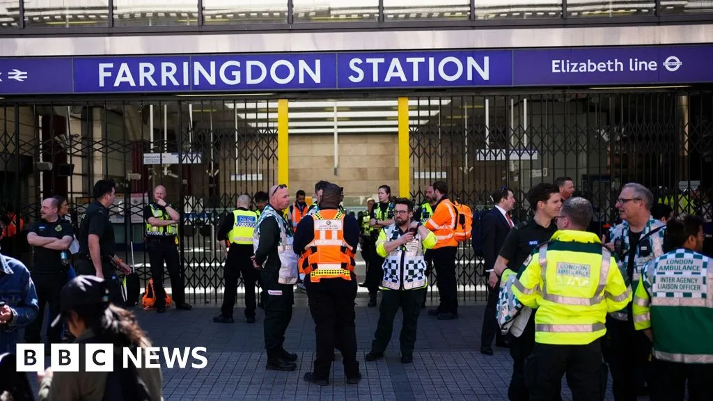 Farringdon Station Evacuated and Reopened After Suspected Gas Leak in London