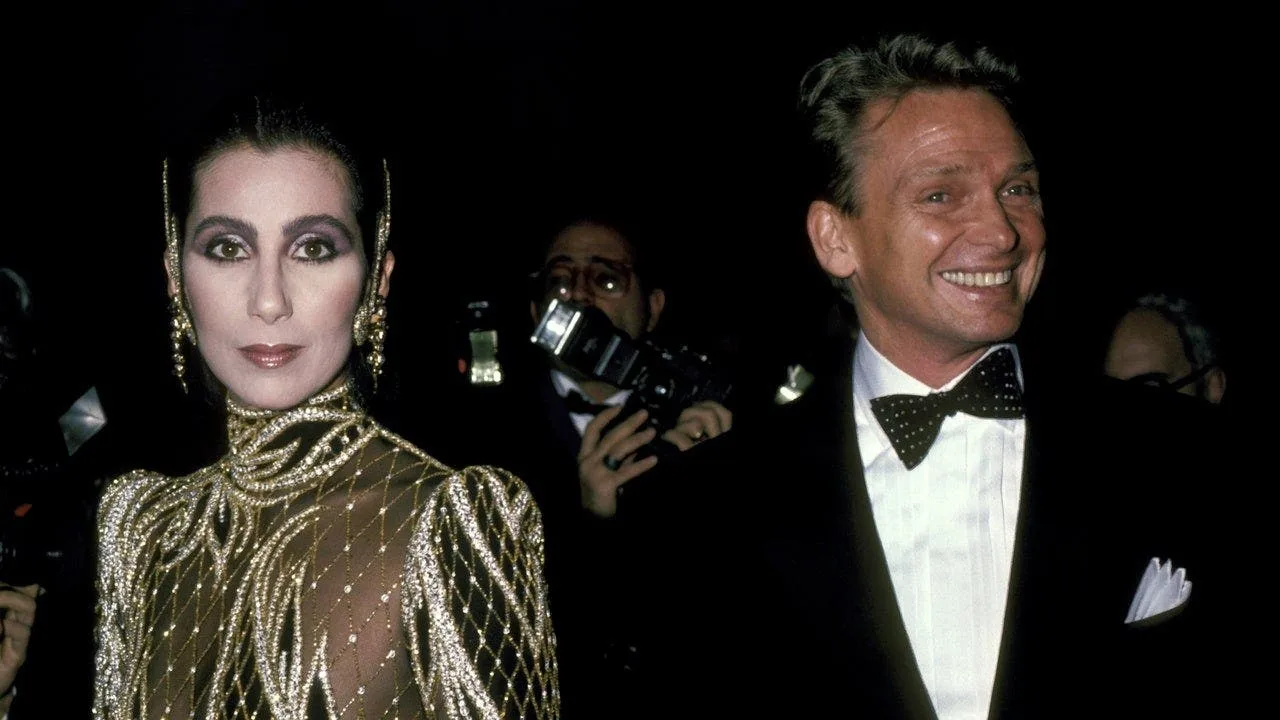 Fashion Designer Bob Mackie, Known for Celebrity Costumes, Dies at 87