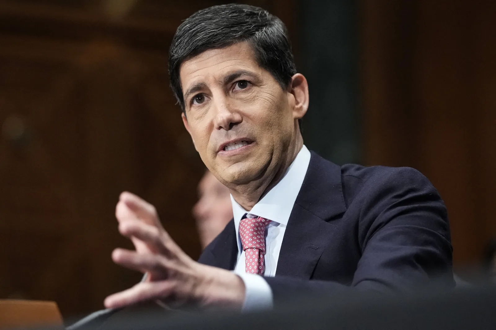 Fed Chair Warsh Faces Pressure Over Interest Rate Decision Amid Inflation Concerns