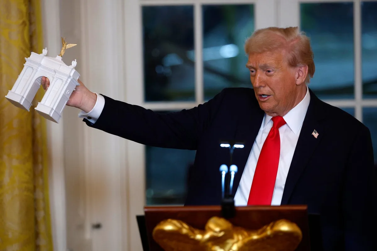 Federal Arts Commission Approves Trump’s 250-Foot Arch Design in Washington