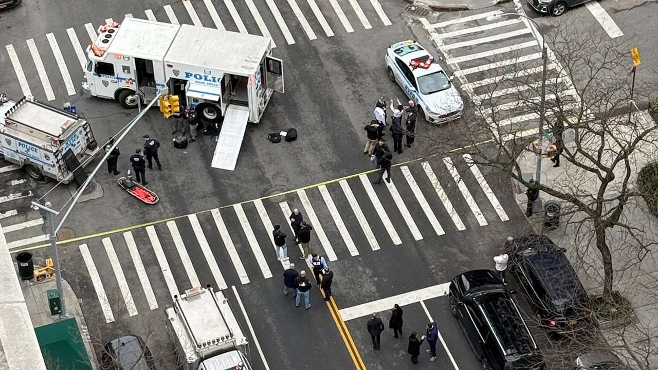 Federal Authorities Search Homes After Bomb Thrown Near NYC Mayor’s Residence