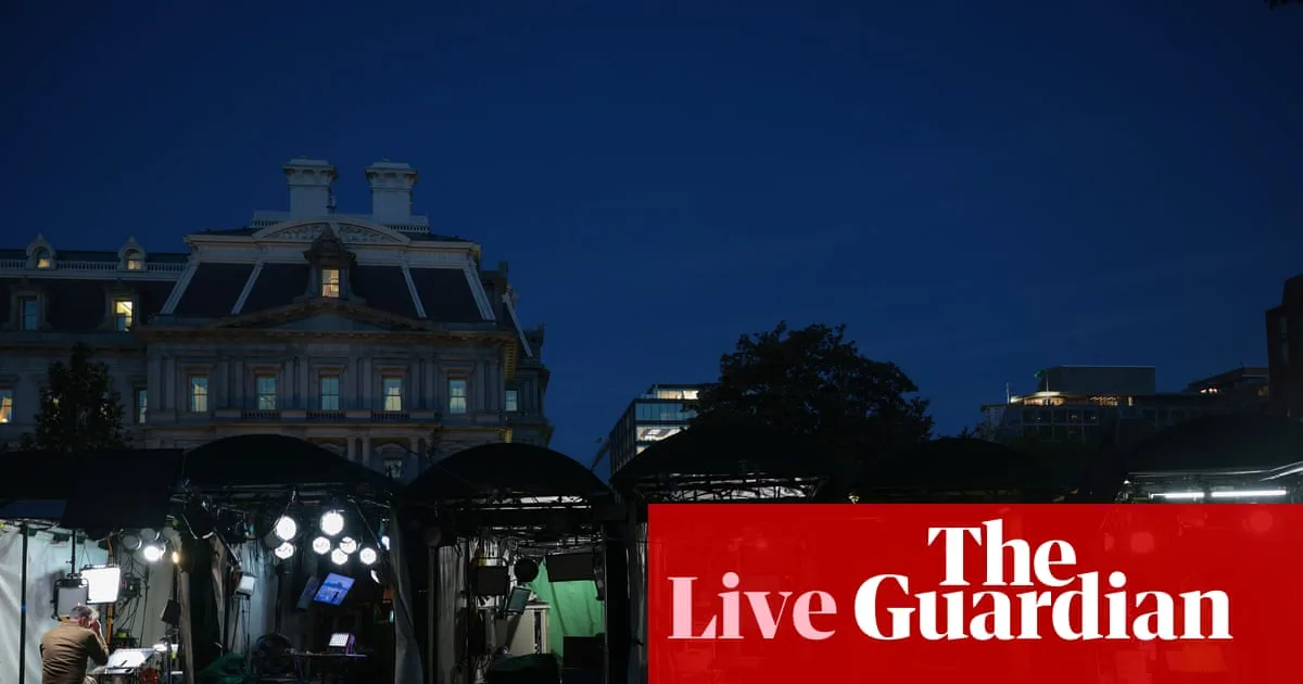Federal Judge Orders White House to Restore Press Passes for Banned Outlets