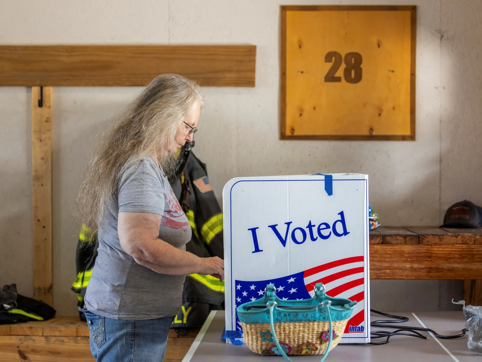 Federal Judge Weighs Continued Block on USPS Mail Voting Rule Ahead of Midterms