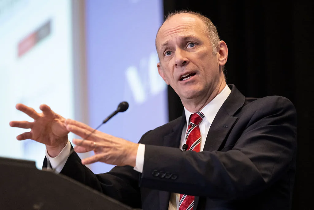 Federal Reserve Officials Cautious on Responding to Recent Oil Price Increases