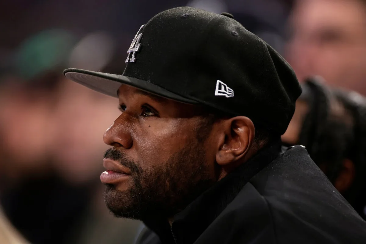 Floyd Mayweather Charged With Felony Theft Over Alleged Bad Check in Las Vegas