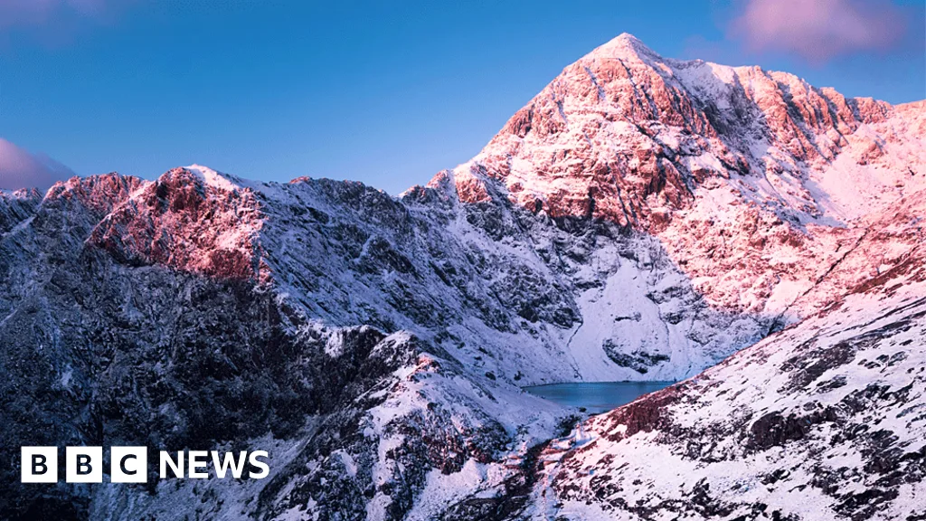 Two young men die after going missing on Yr Wyddfa in north Wales