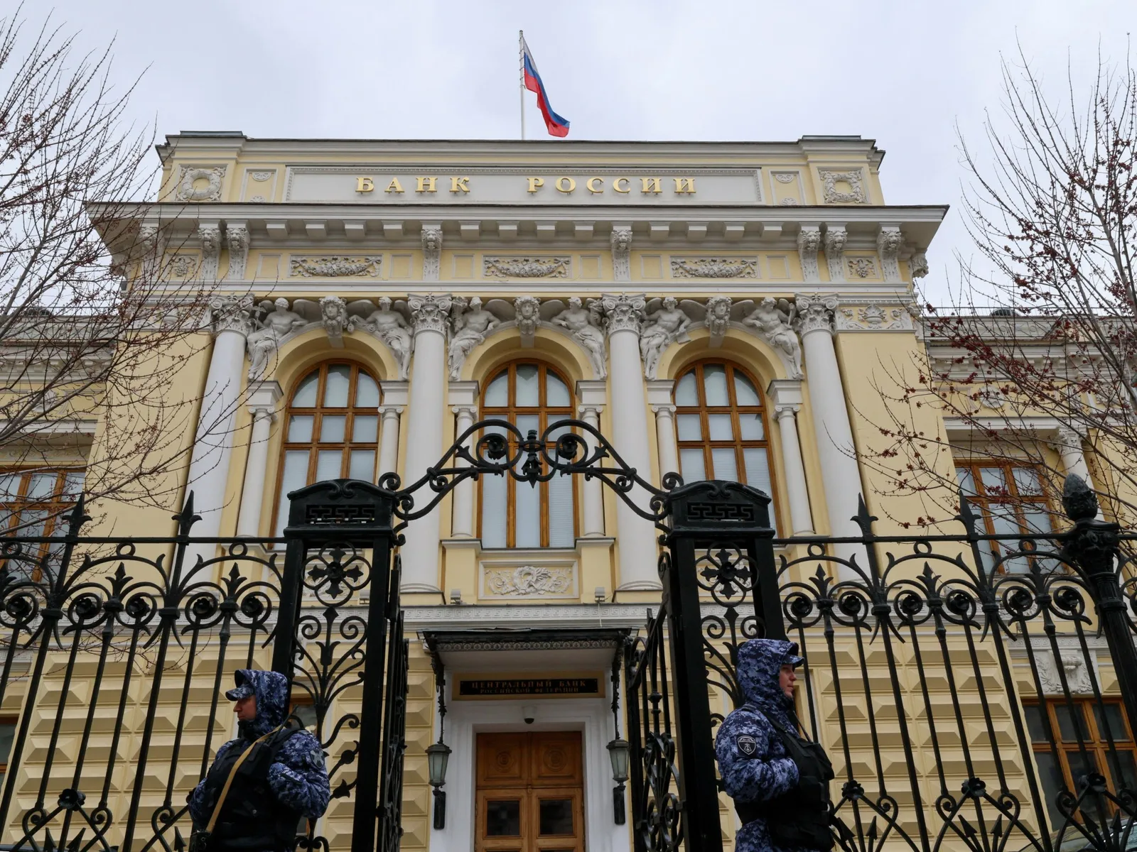Fuel Shortages in Russia Lead Drivers to Convert Cars to LPG
