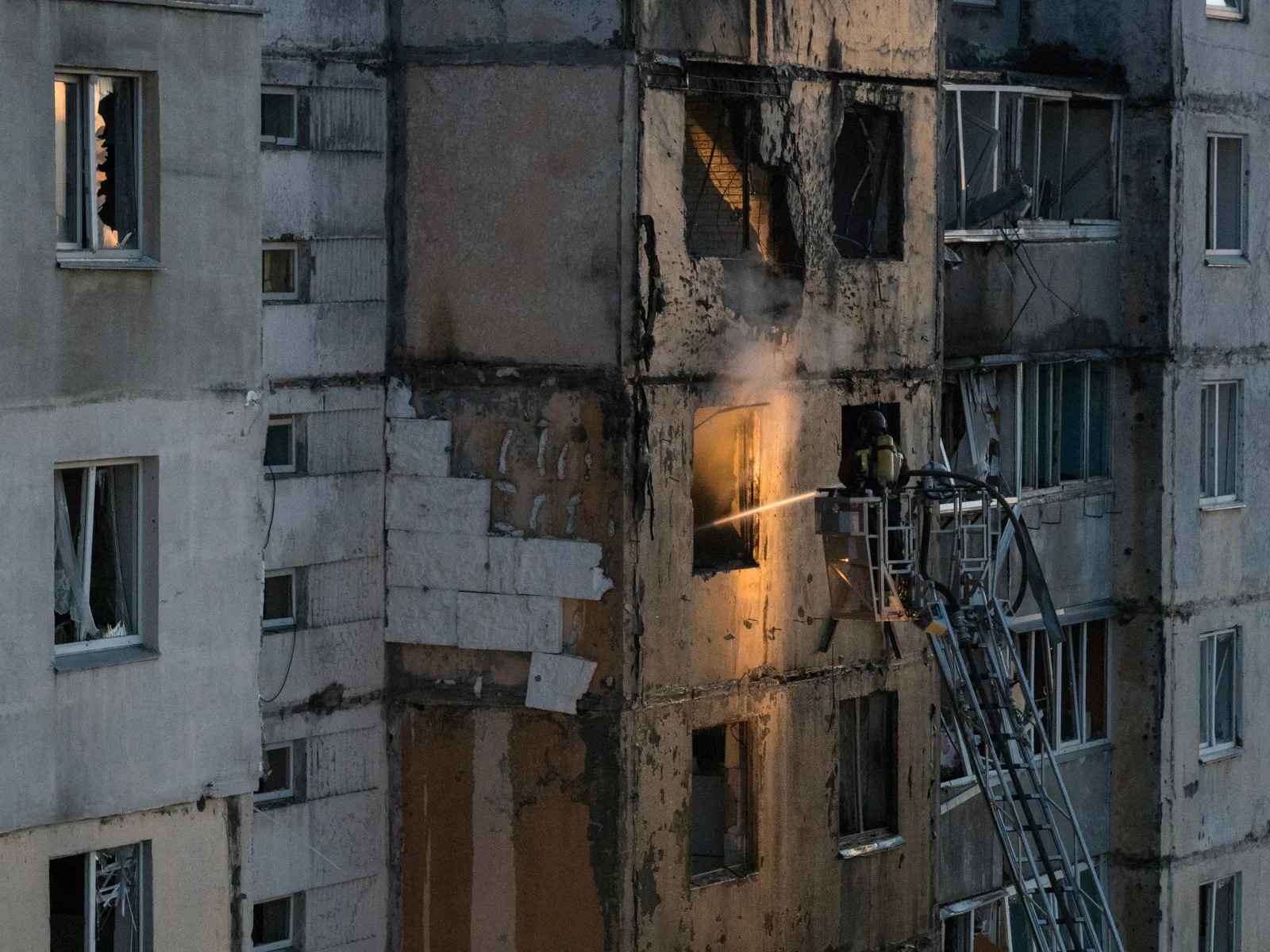 Drone Strike Hits Ukrainian Security Headquarters Amid Renewed US Diplomatic Efforts