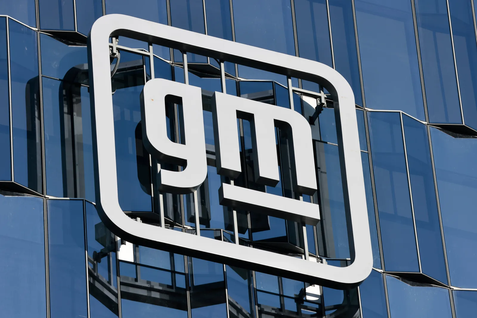 GM Raises 2026 Earnings Outlook After $500 Million Tariff Refund Announcement
