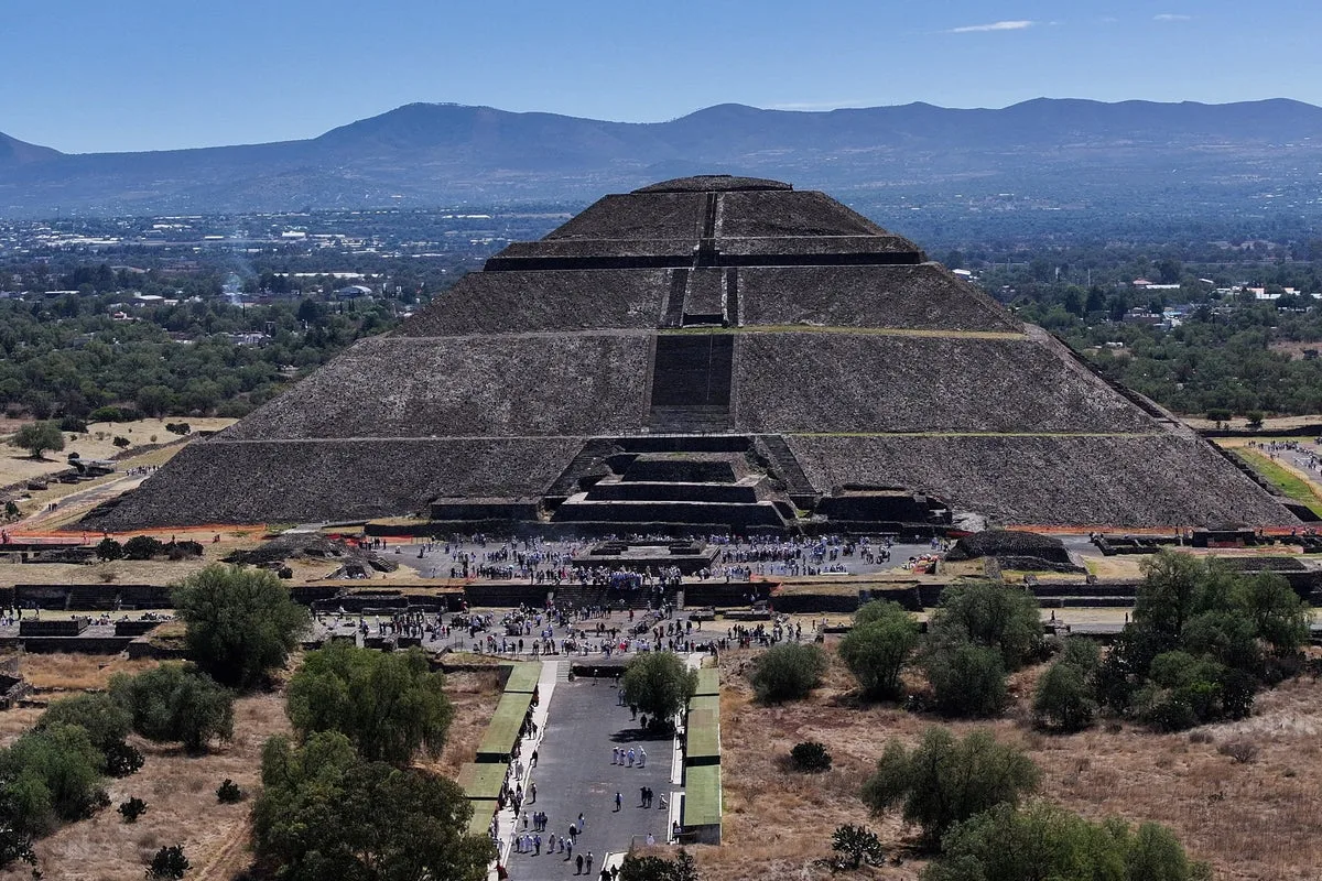 Gunman Opens Fire at Teotihuacan Pyramids, Killing Canadian Tourist