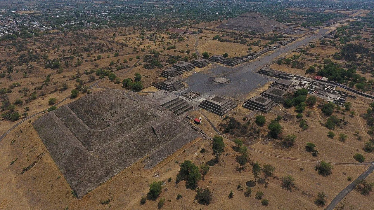 Gunman Opens Fire on Tourists at Teotihuacán Pyramids in Mexico