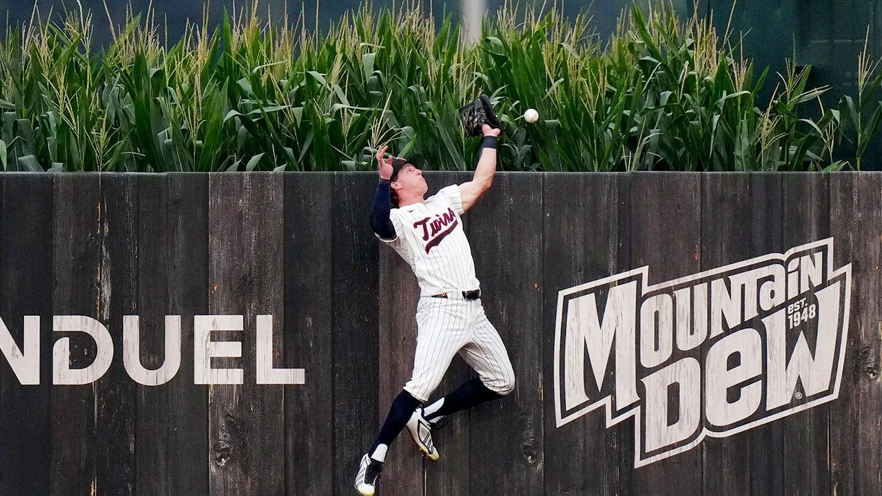Hall of Famers and MLB Stars Highlight Field of Dreams Game in Iowa