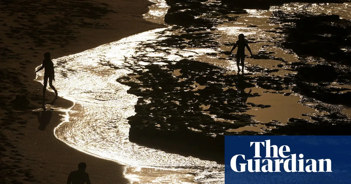 Hawaii Governor Declares Emergency as Kona Storm Approaches Islands