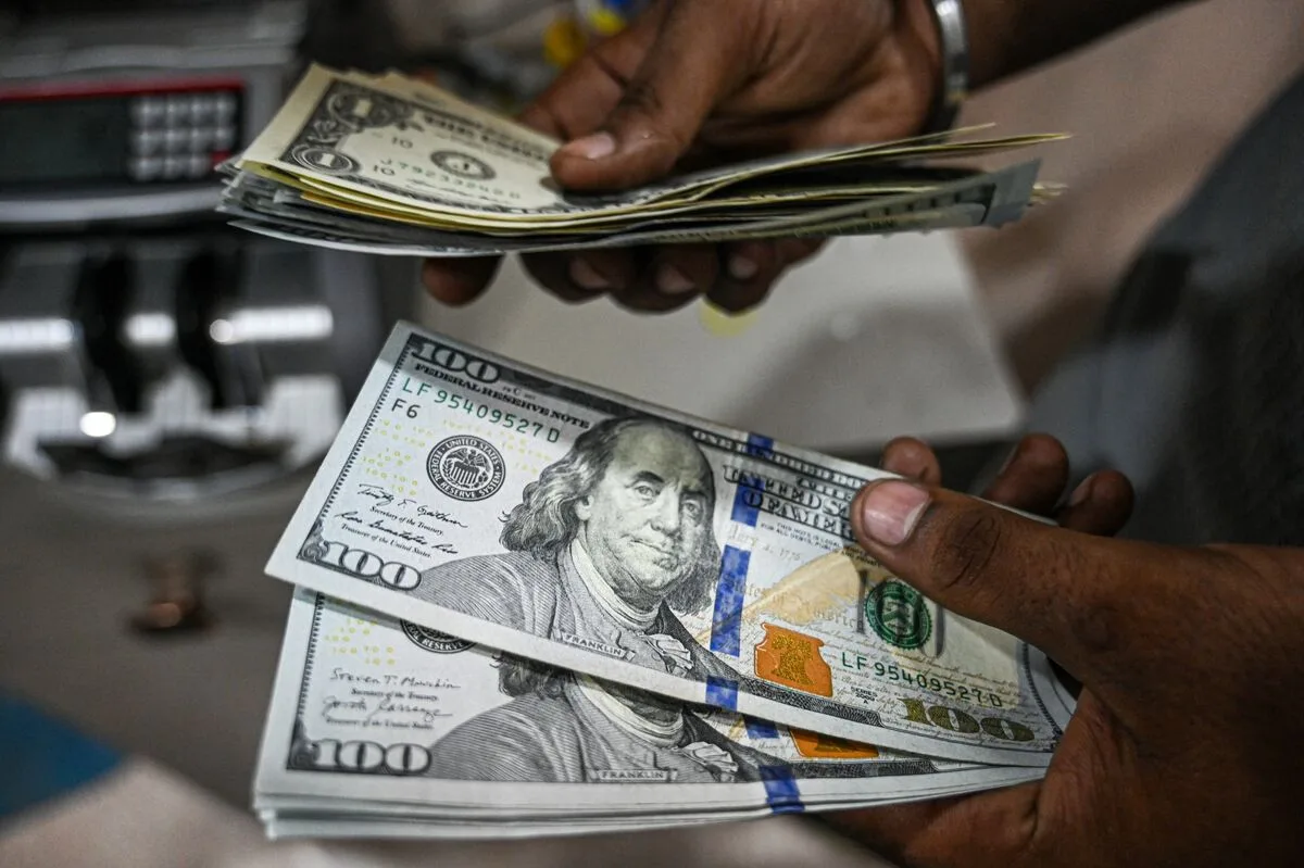 HDFC Bank Shares Drop After Part-Time Chairman Resigns Over Ethics Concerns