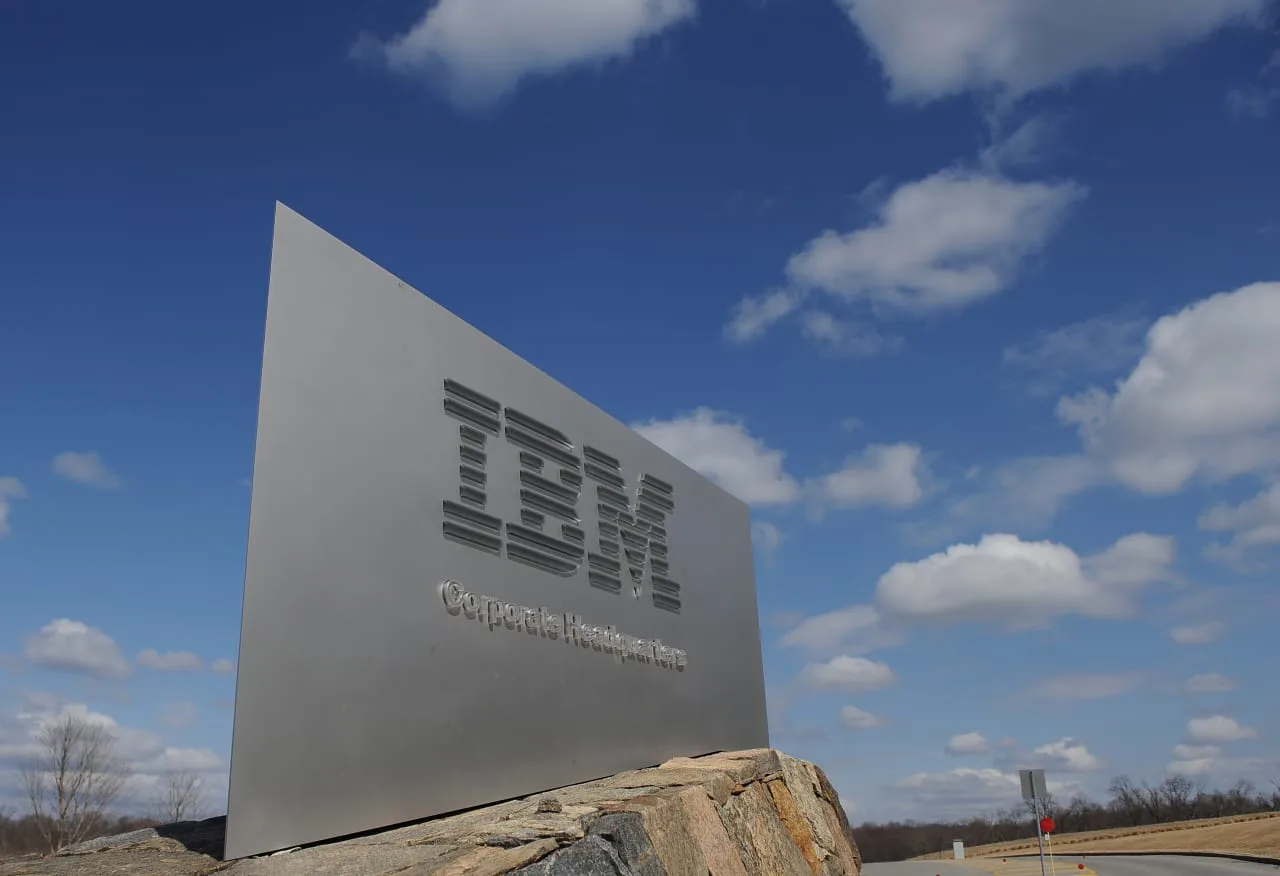 IBM Shares Drop Over 20% After Preliminary Earnings Miss Expectations