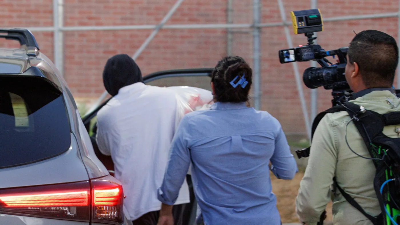 ICE Officer Arrested and Charged After Shooting Venezuelan Man in Minnesota
