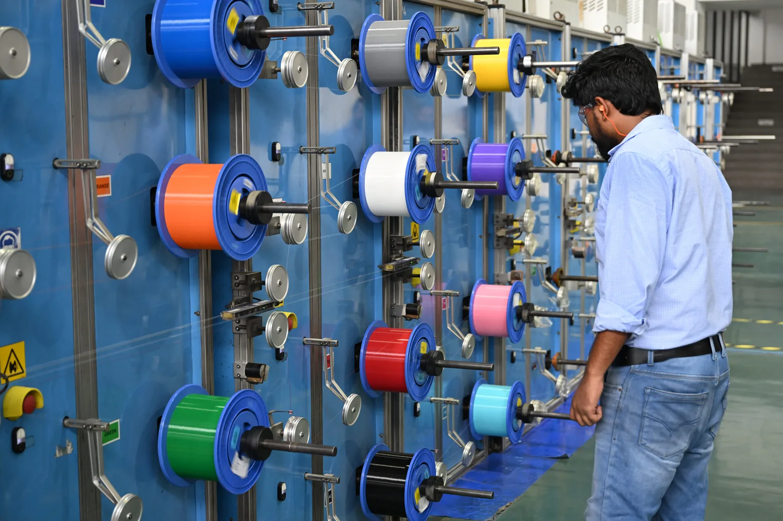India’s Rupee Rises as Central Bank Secures $136 Billion in Capital Measures