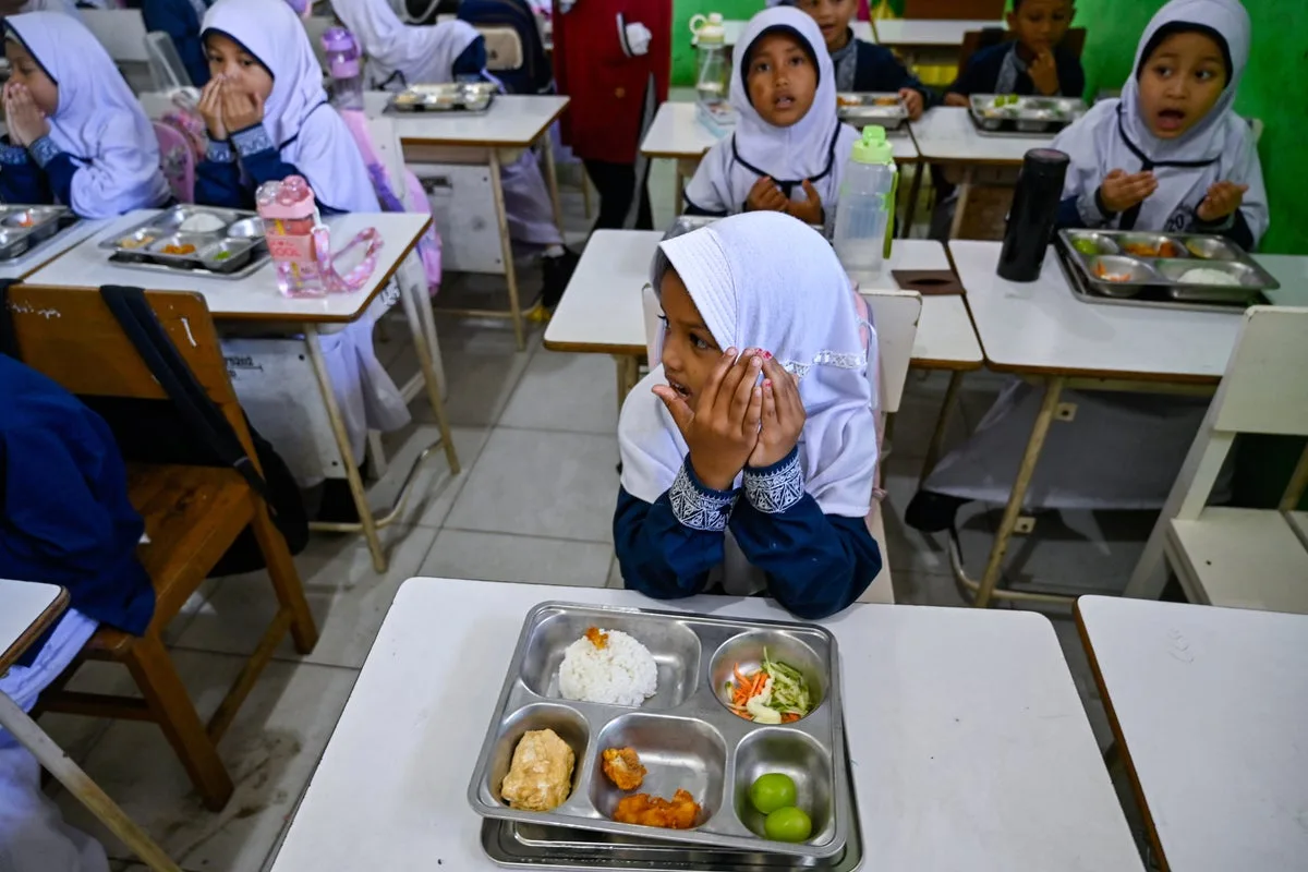 Indonesia Scales Back Free School Meals Amid Corruption Probe Expansion