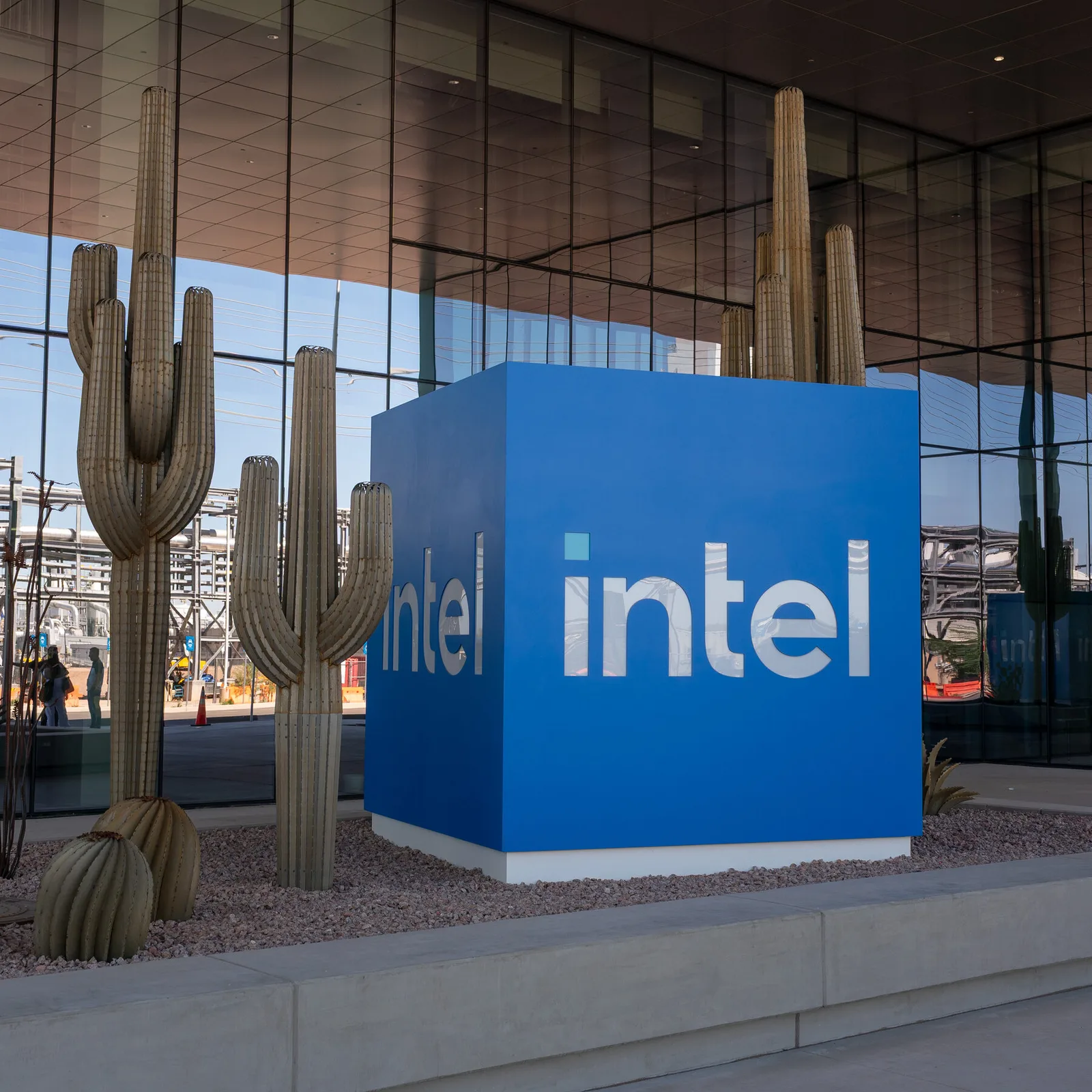 Intel Reports 7% Revenue Rise and Stock Reaches 25-Year High After Strong Earnings