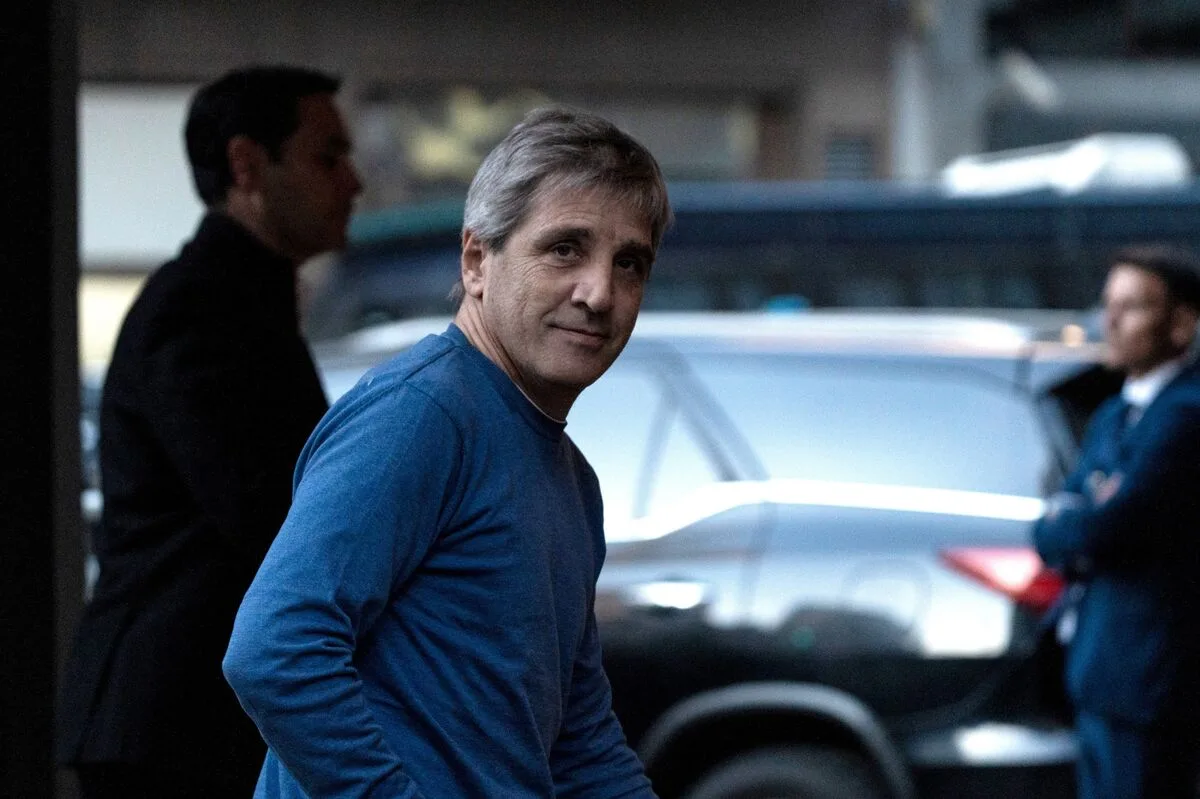 Investors Say Argentina Missed Opportunity to Sell Bonds Amid Risk Concerns