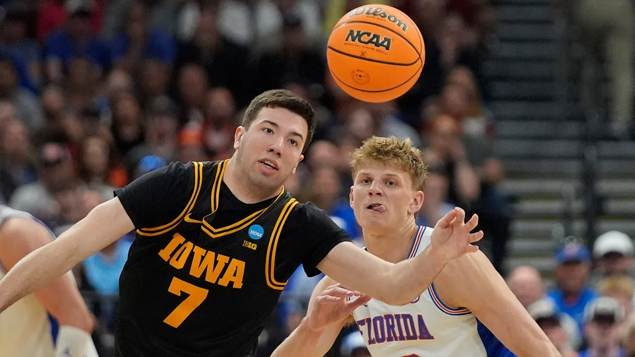 Iowa Upsets No. 1 Florida with Last-Second 3-Pointer in NCAA Tournament