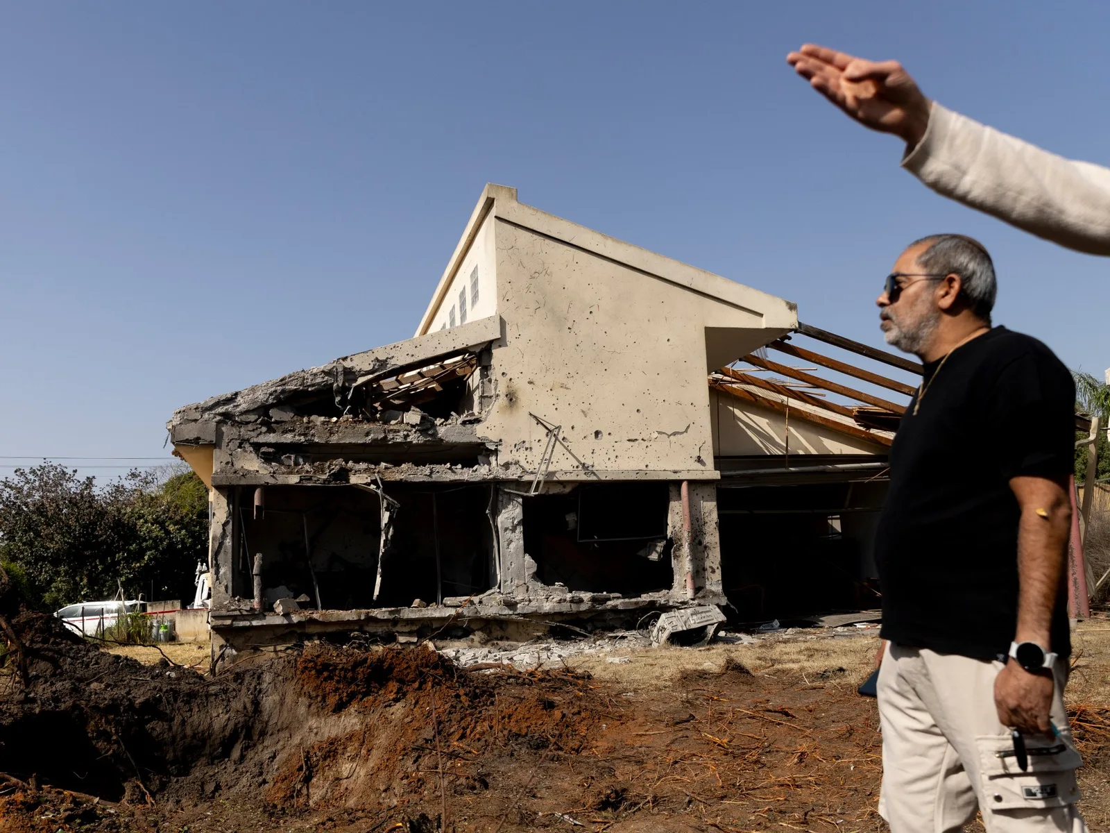 Iran Claims Strikes on Israeli Bases as Israel Launches New Round of Attacks