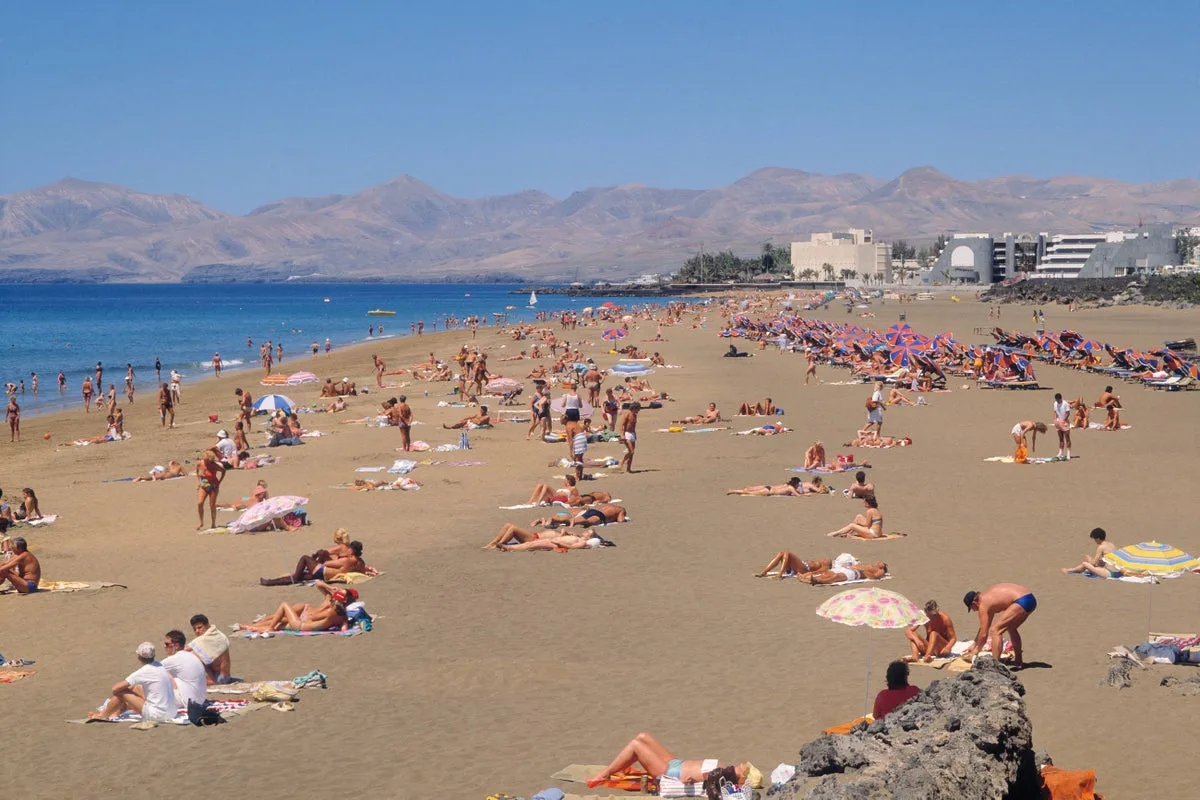 Iran Conflict Impacts Markets, Travel Industry, and International Diplomacy