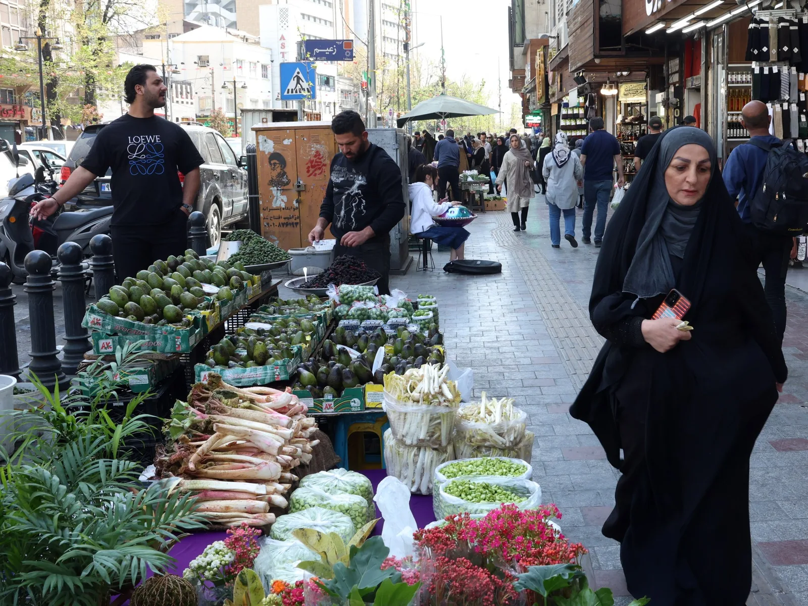 Iran Faces Food Price Increases Amid Subsidised Meat Sales and Internet Restoration