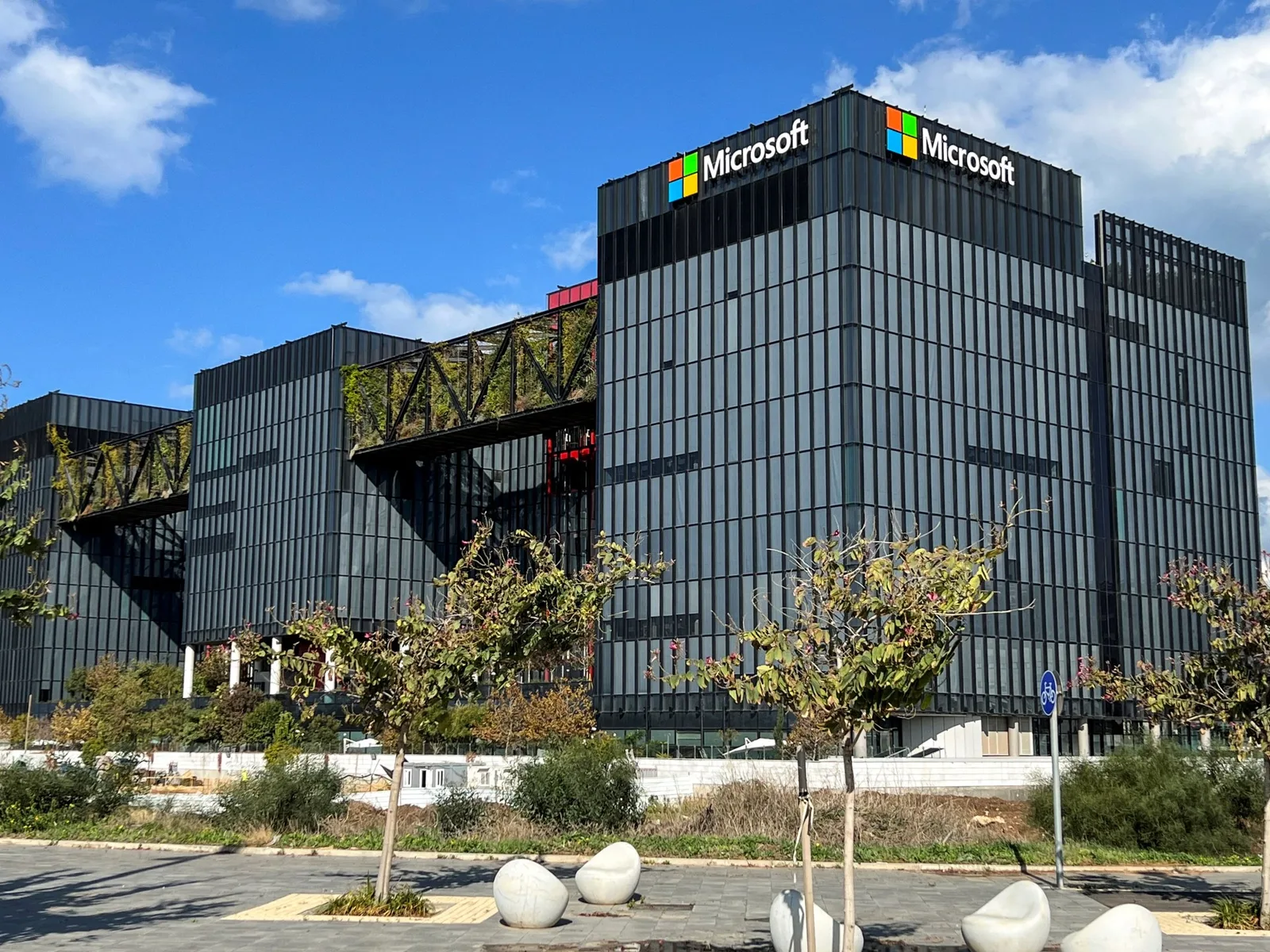 Iran Names US-Israeli Economic and Banking Interests as Regional Targets