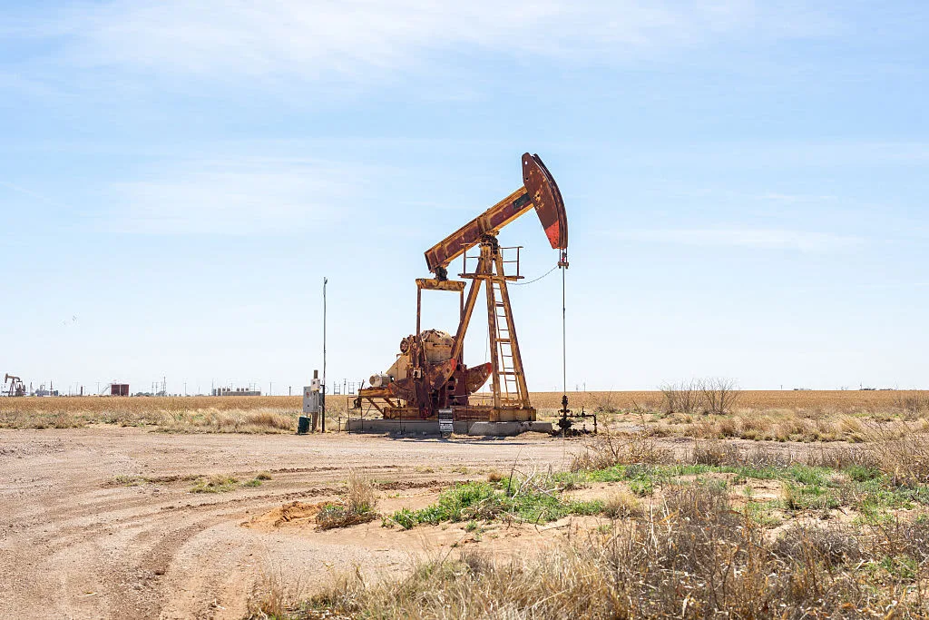 Iranian Strikes Hit UAE Energy and Military Sites Amid Rising Oil Prices