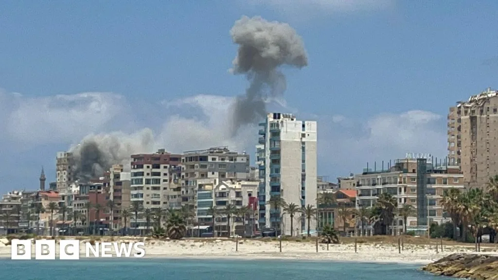 Israeli Air Strikes Target Lebanese City of Tyre Amid Evacuation Orders and Warnings