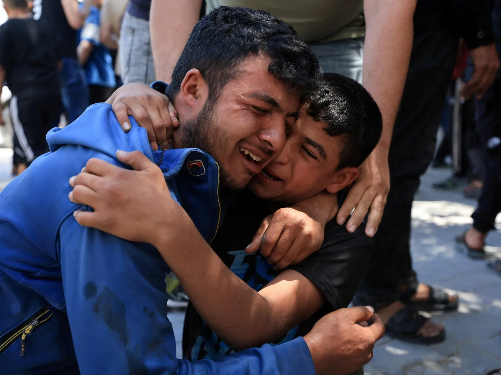 Israeli Attack in Gaza Kills Police Officers and Child, Dozens Injured Reported