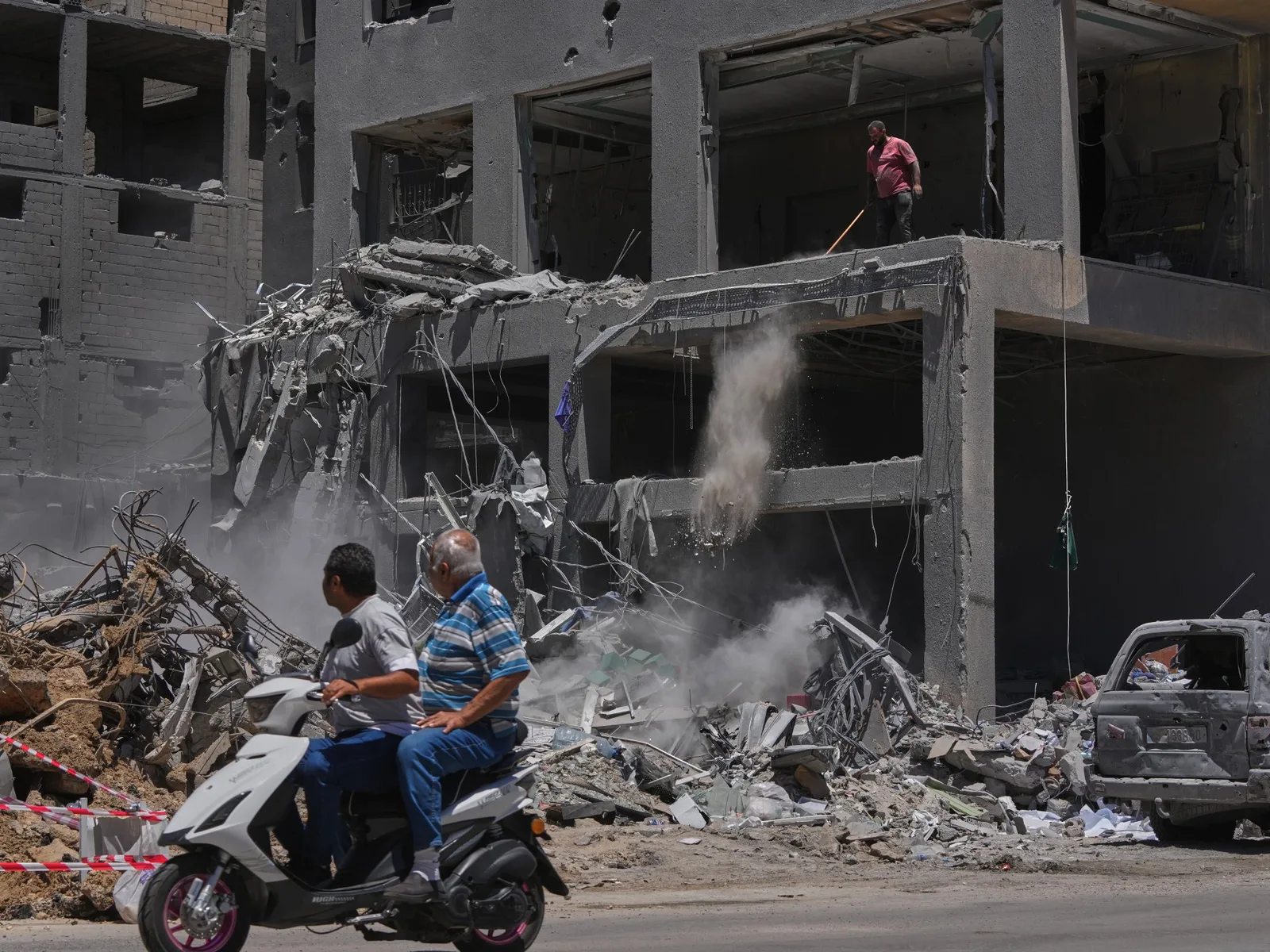 Israeli Attacks Intensify in Southern Lebanon, Humanitarian Concerns Raised