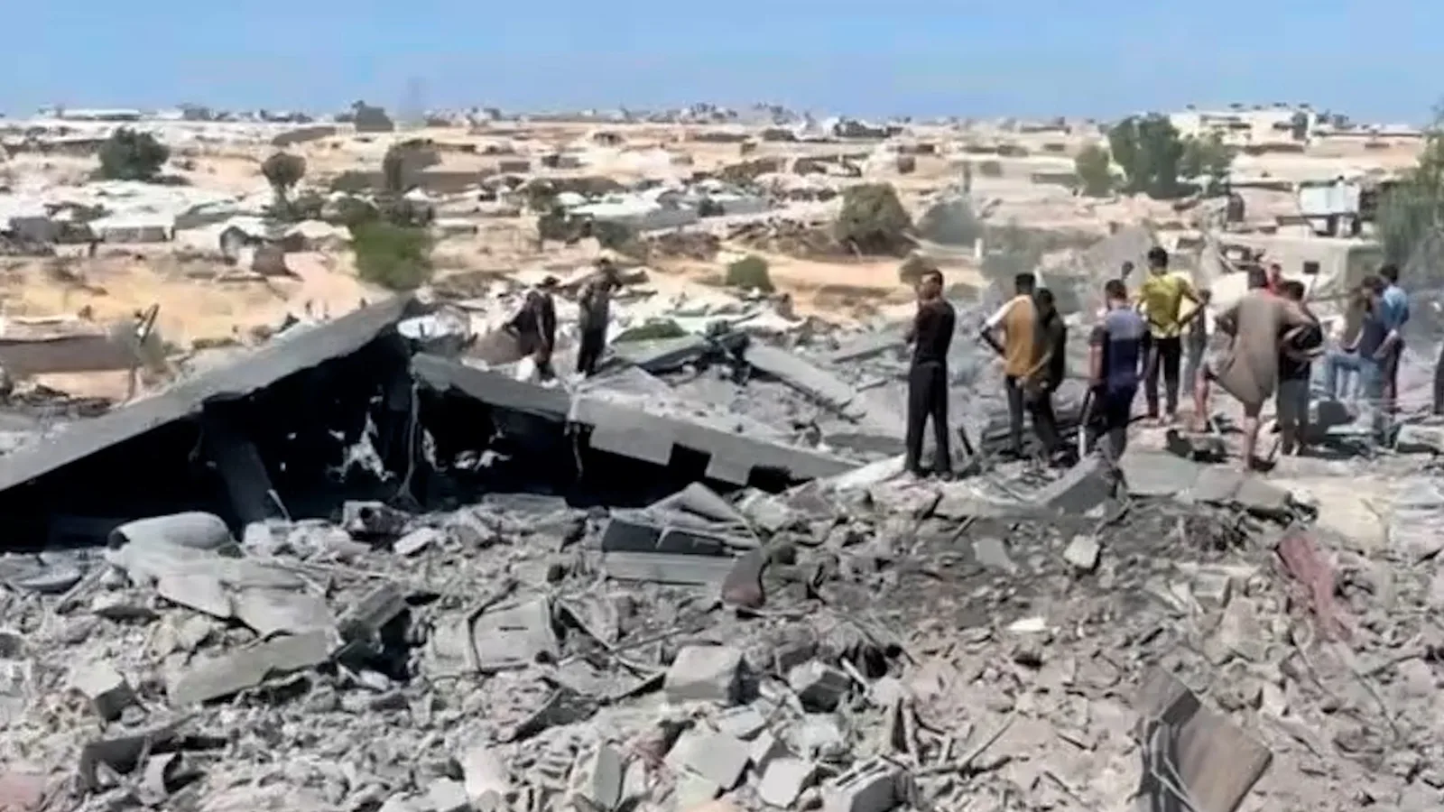 Israeli Strikes Hit Gaza Homes and Lebanese City Amid Ongoing Military Operations