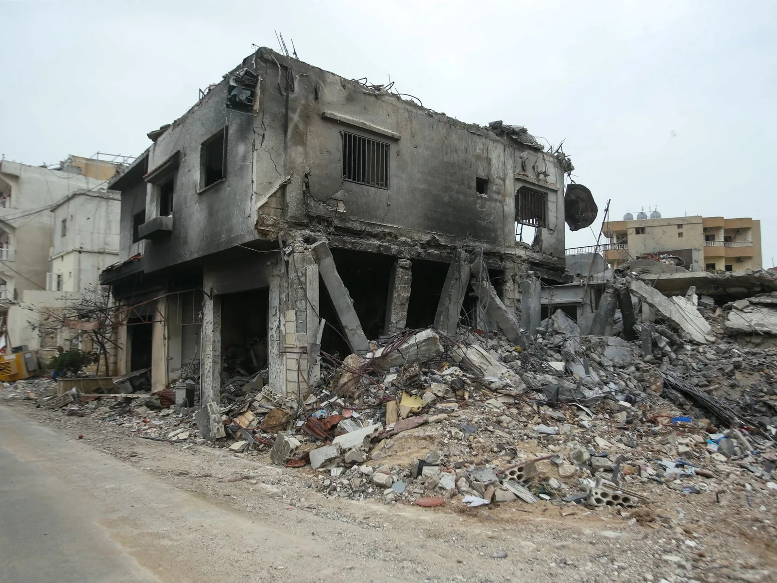 Israeli Strikes in Southern Lebanon Kill Four and Wound Journalists