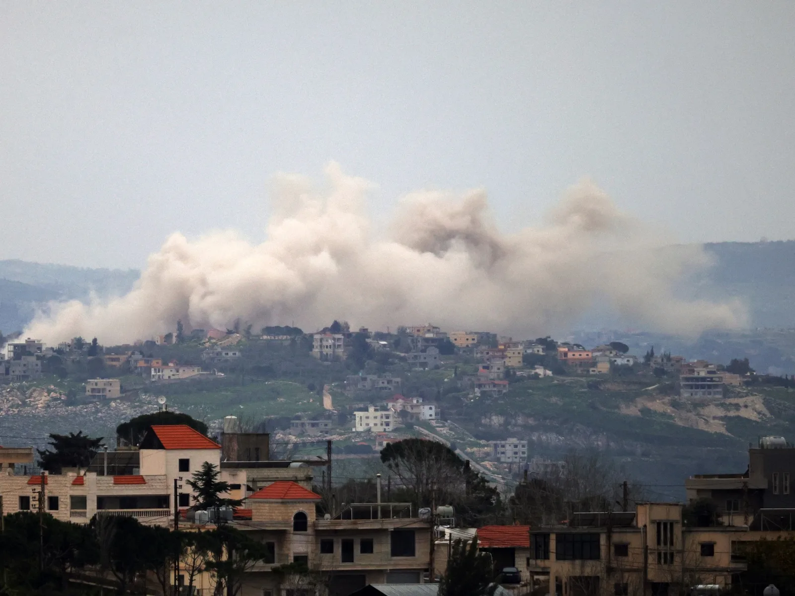 Israeli Strikes in Southern Lebanon Kill Seven as Legal Complaint Filed in Paris