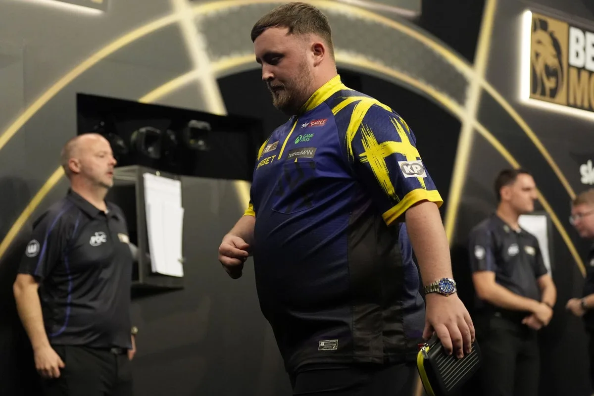 Jonny Clayton Overtakes Luke Littler to Lead Premier League After Brighton Win