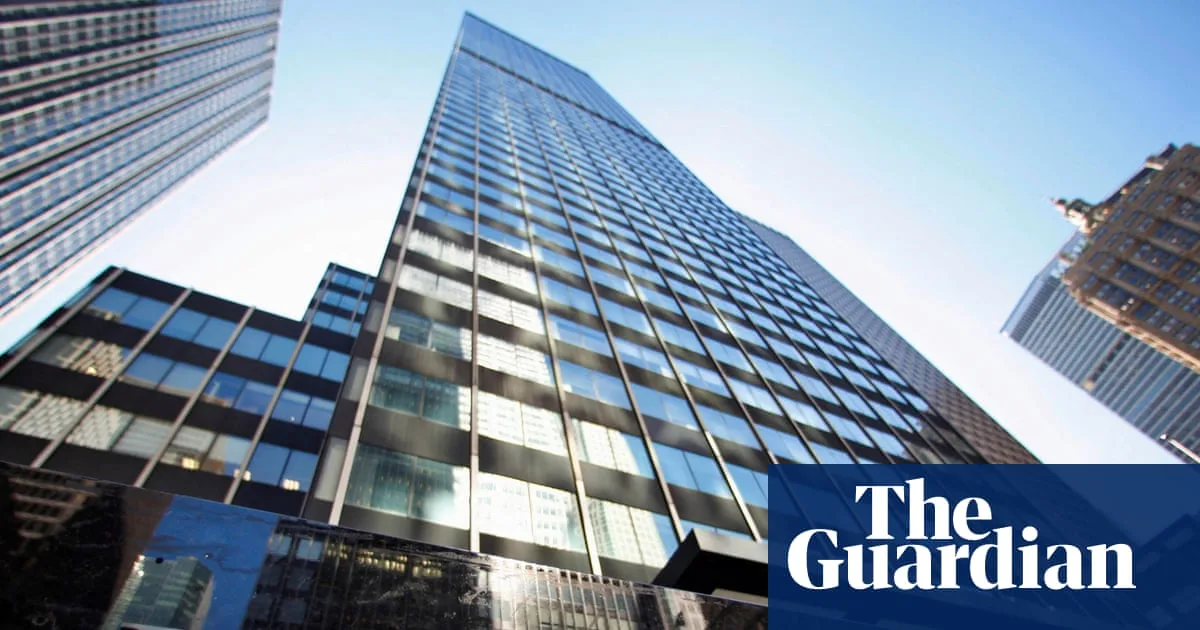 JPMorgan Launches Pilot to Monitor Junior Banker Work Hours with IT Tracking