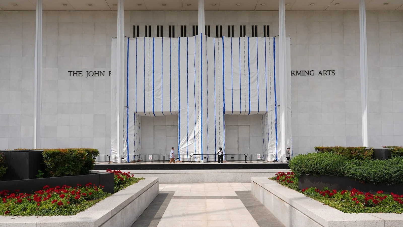 Kennedy Center Closes Amid Legal Dispute Over Trump Name and Renovation Funding