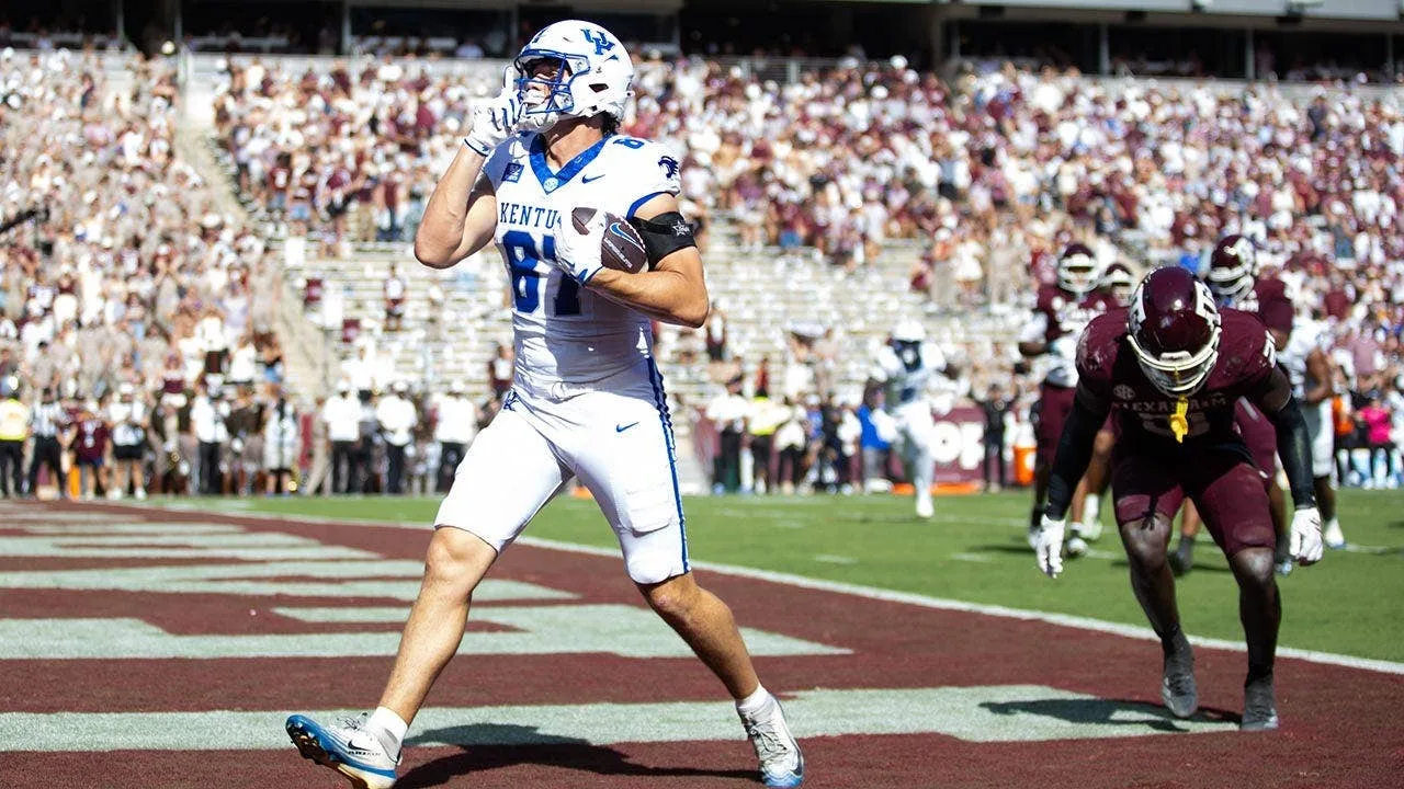 Kentucky Upsets No. 9 Texas A&M With Strong Third Quarter Performance