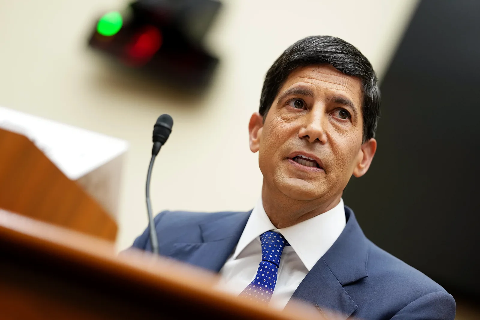 Kevin Warsh Serves as Fed Chair Amid Mixed Reactions to His Appointment