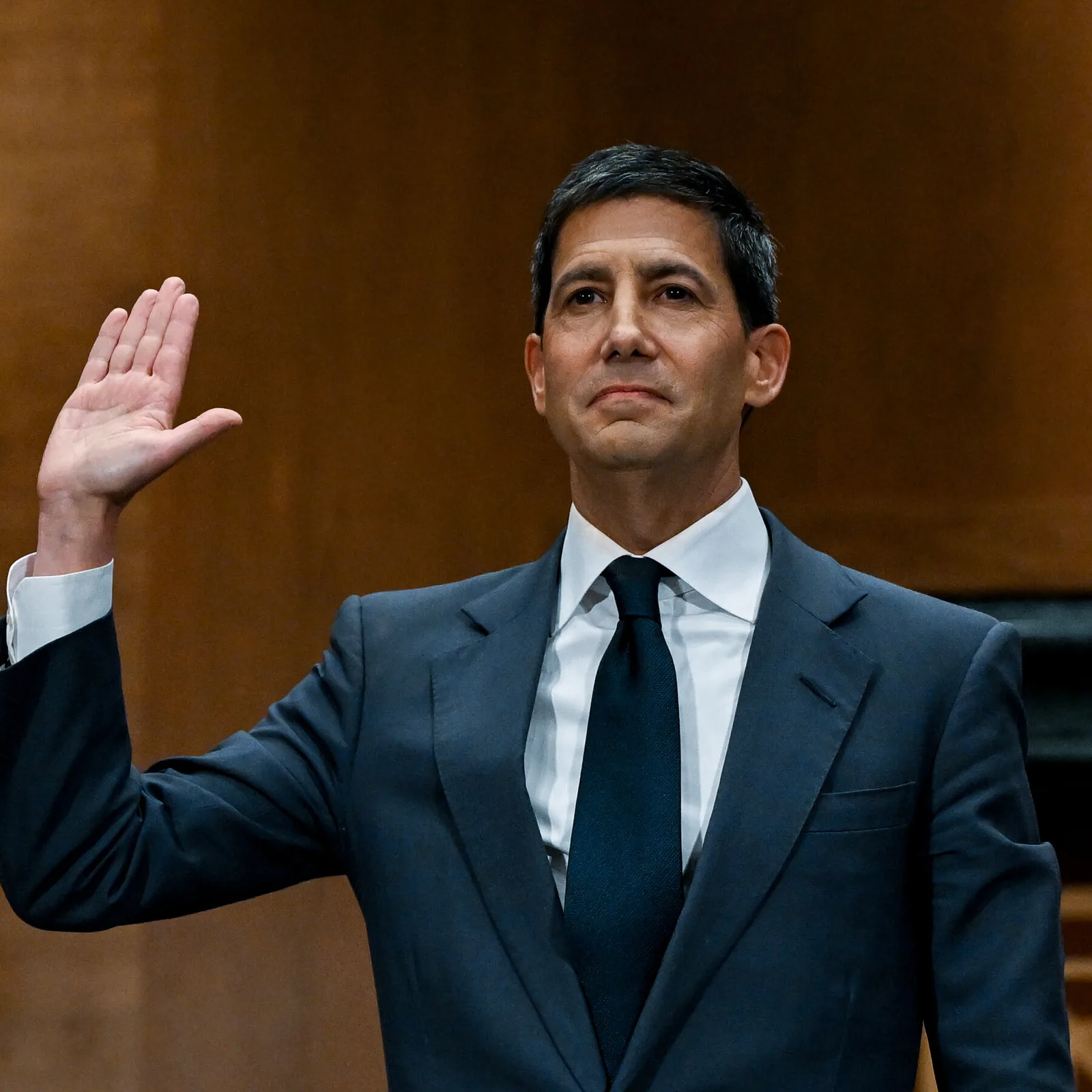 Kevin Warsh Sworn In as 17th Federal Reserve Chair Amid Inflation Concerns