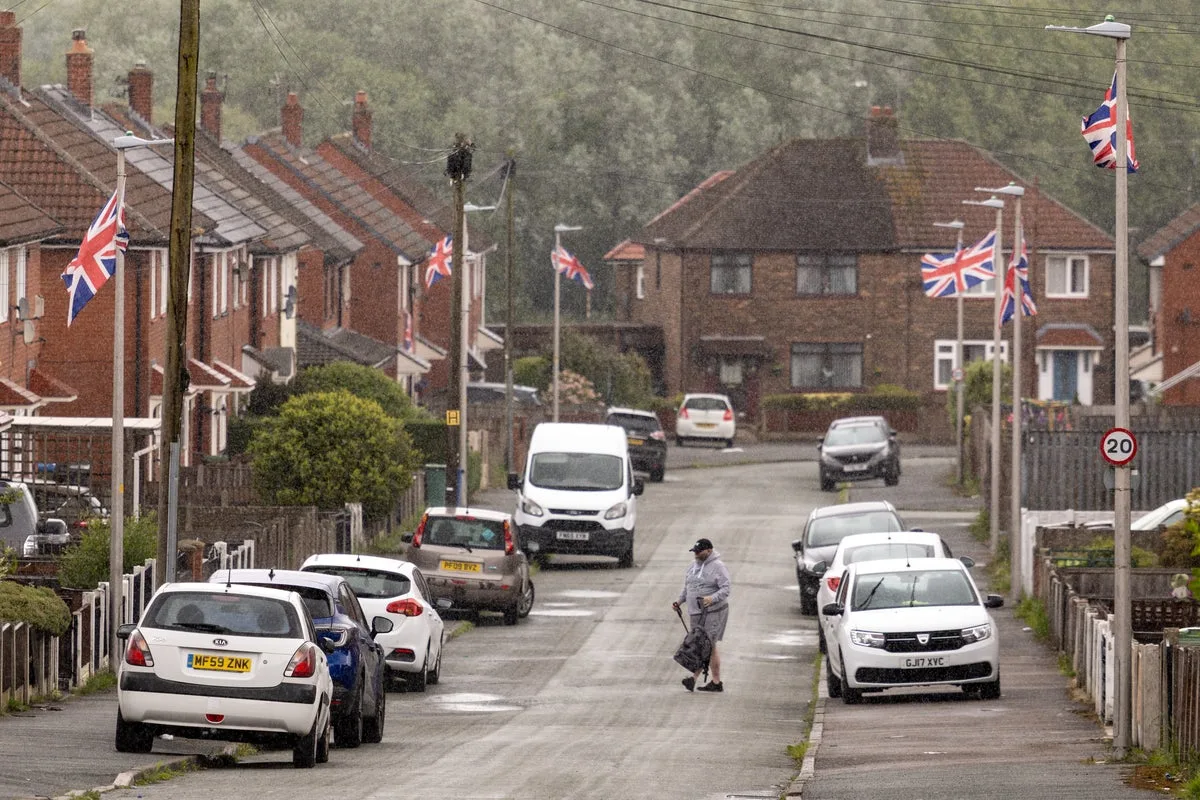 Labour Faces Pressure in Makerfield Amid Leadership Challenges to Keir Starmer