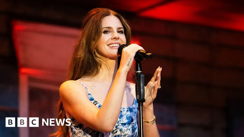 Lana Del Rey Announced as Singer for New James Bond Game Theme