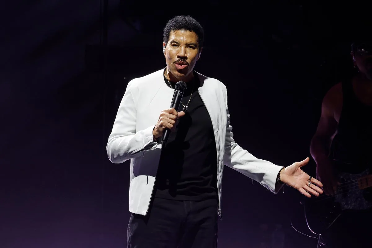 Lionel Richie Postpones Tour Dates Following Hospitalization and Health Scare