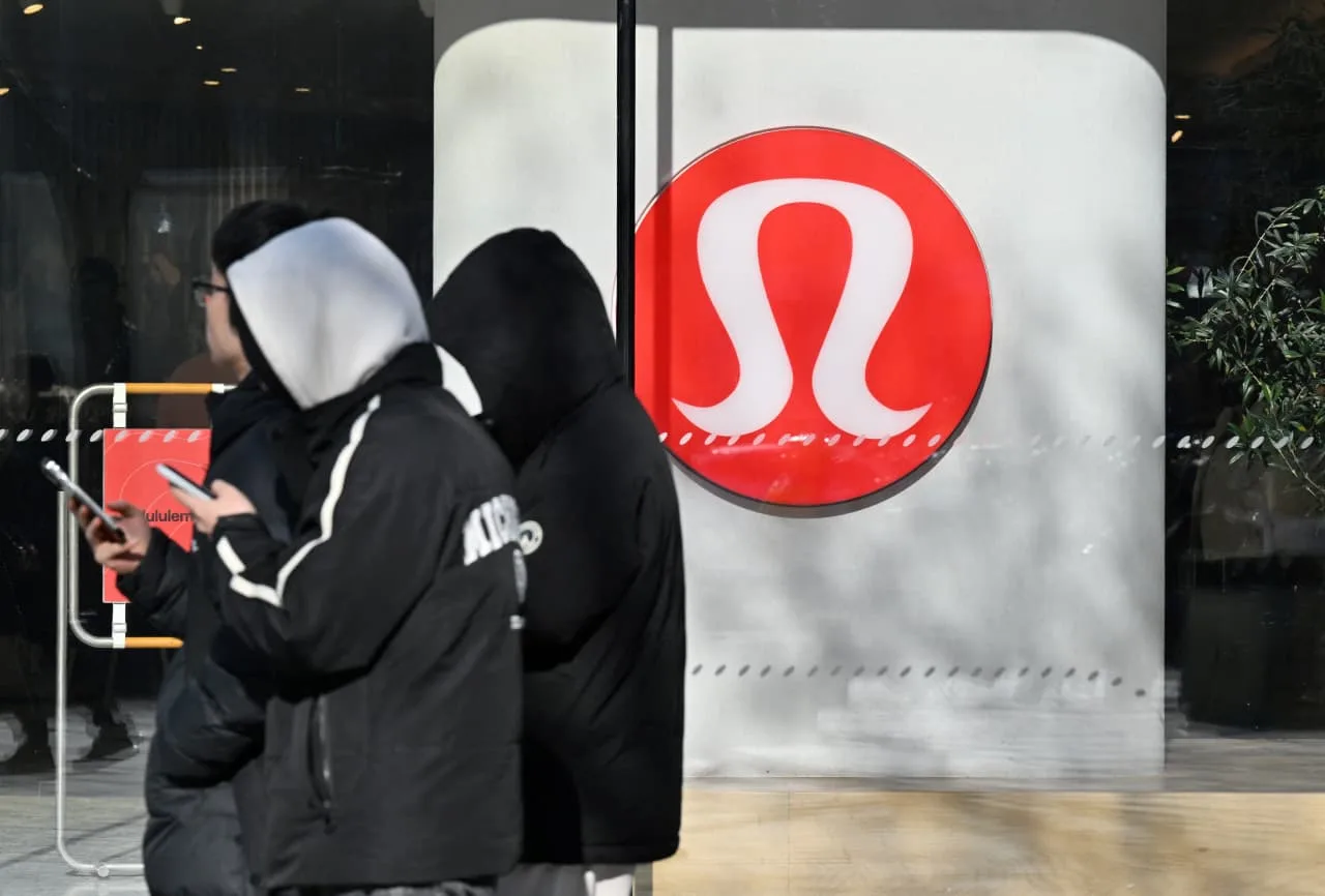 Lululemon Lowers Full-Year Outlook Following Sales Drop and Analyst Criticism