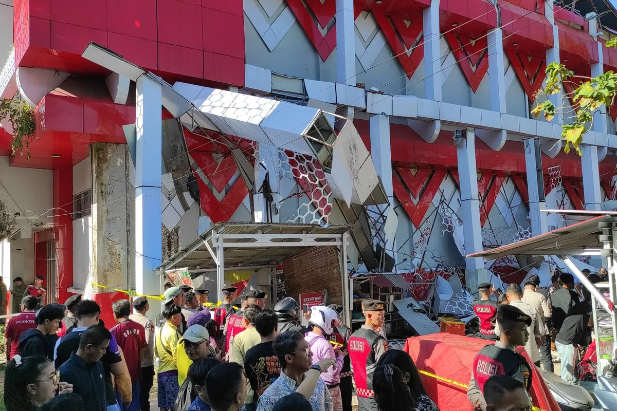 Magnitude 7.4 Earthquake Strikes Off Indonesia, Triggers Tsunami Warning