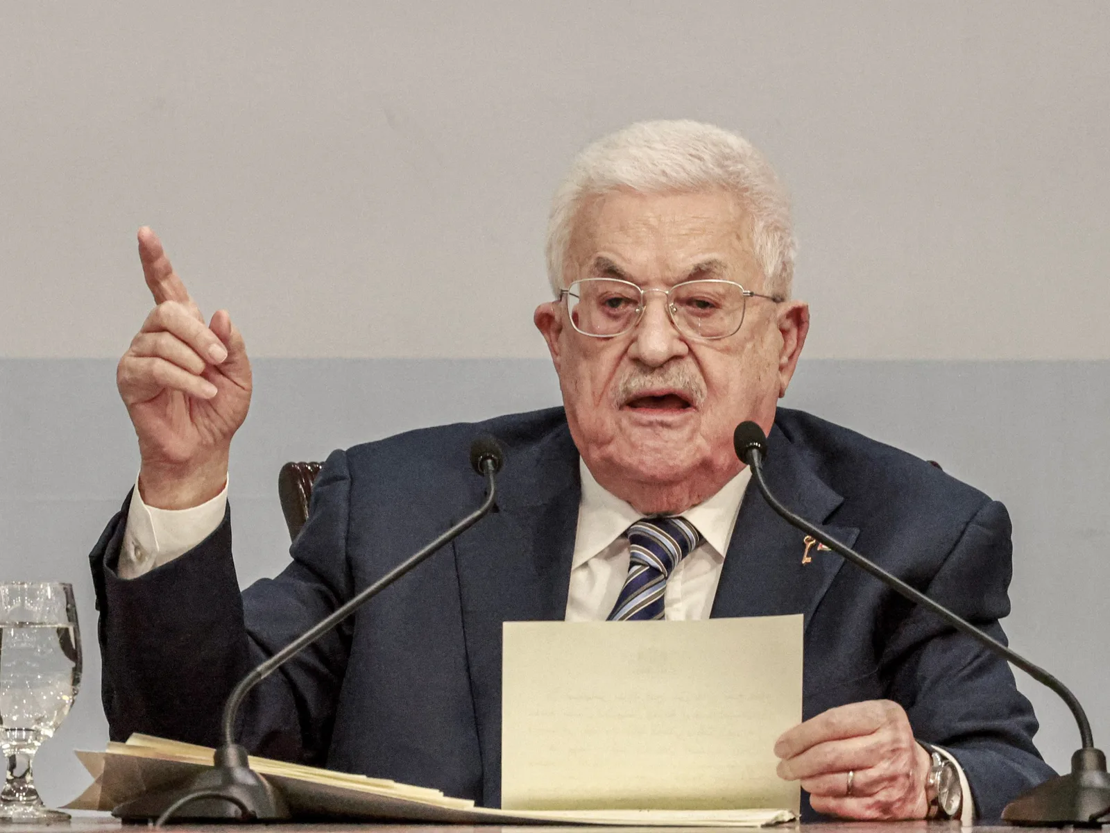 Mahmoud Abbas Re-Elected as Fatah Leader at Party Conference