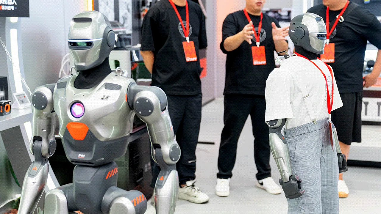 Major U.S. Airlines Ban Humanoid and Animal-Like Robots From Flights