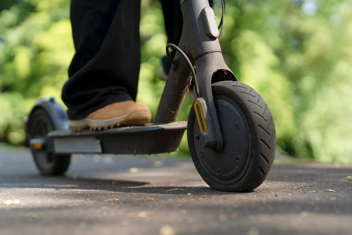 Major UK Retailers Advertise E-Scooters for Commuting Despite Road Ban